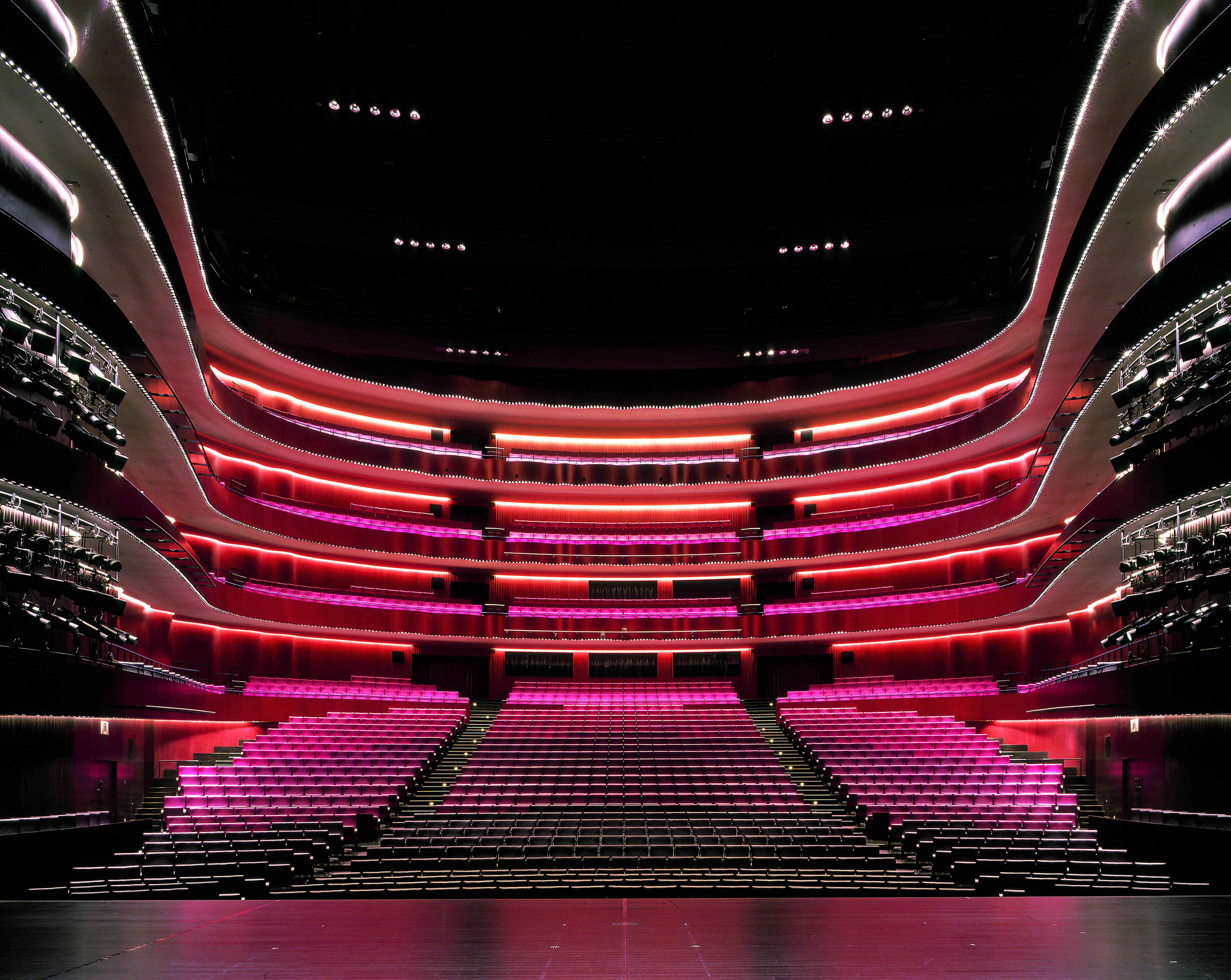 主ホール_舞台から客席.jpg